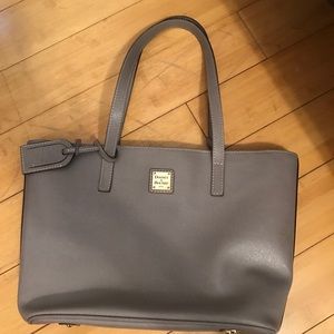 Dooney & Bourke Medium Tote Bag 💫 great condition